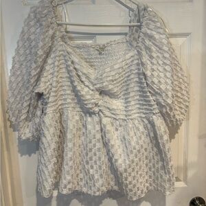 Chic White Textured Blouse